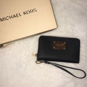 MICHAEL KORS Wristlet